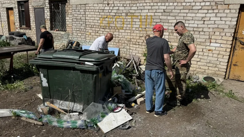 Те, кто вчера был на передовой, сегодня строят будущее для раненых братьев в центре „ZOV“